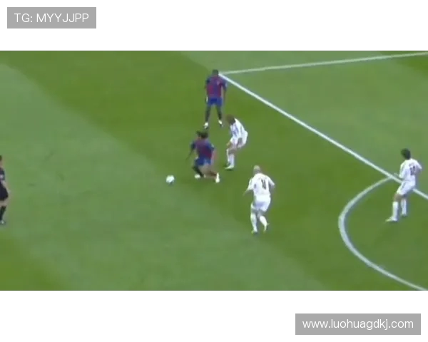 罗纳尔迪尼奥：足球天才的传奇旅程与辉煌瞬间